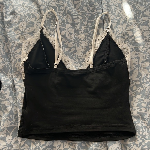 Black and white laced tank with bow - Picture 2 of 2